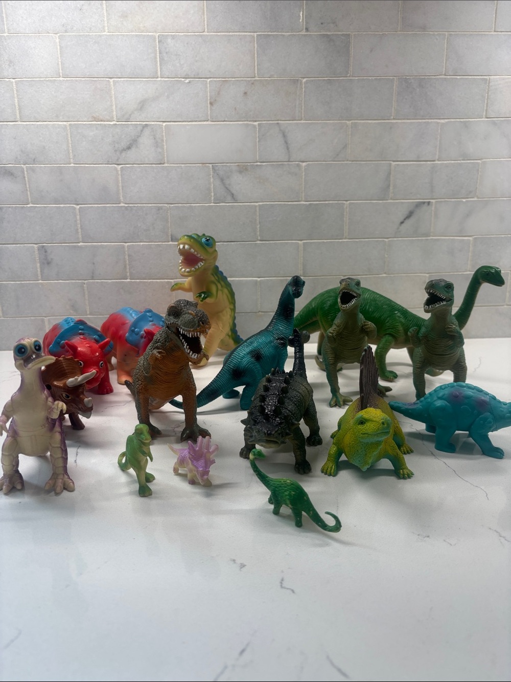 Assorted Dinosaur Toy Pack – 16‑Piece Set (Green & Multicolor)